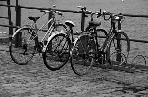 bicicleta blanco y negro