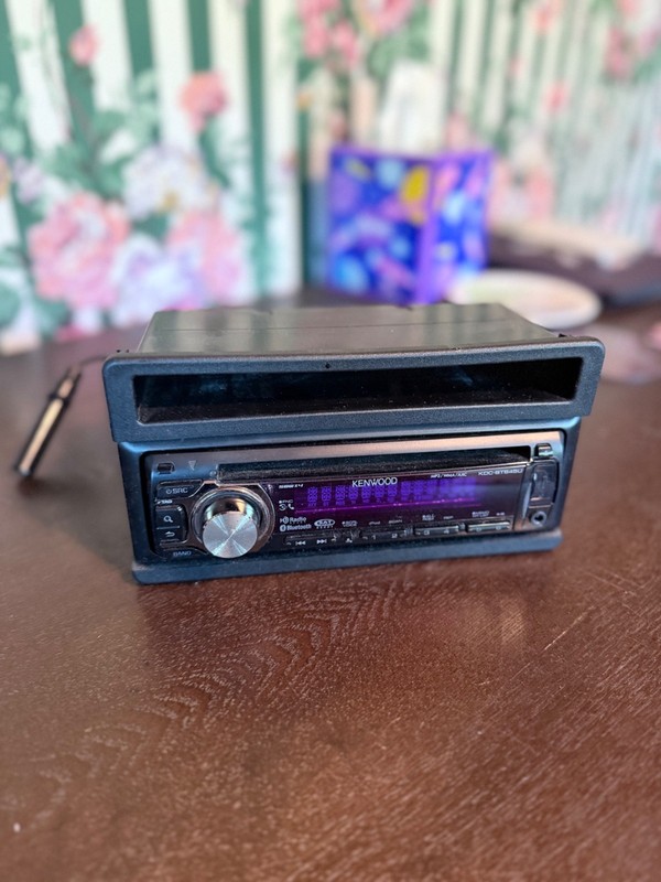 Kenwood KDC-BT645u CD Player/USB In Dash Receiver Good Condition w/ Remote