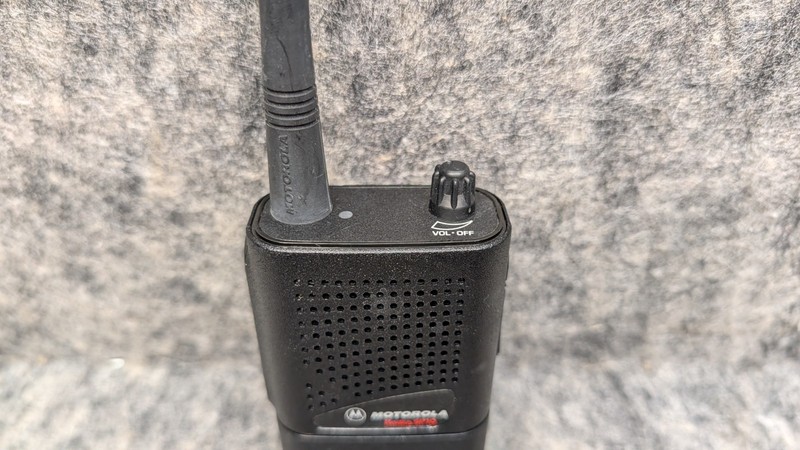 Motorola Radius SP10 Two-way Portable Handheld R23RRC23F2AA - Powers On - Parts gallery
