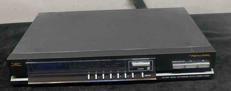 Realistic TM-1000 All Quartz Digital Synthesizer FM/AM Tuner Fully Tested Works