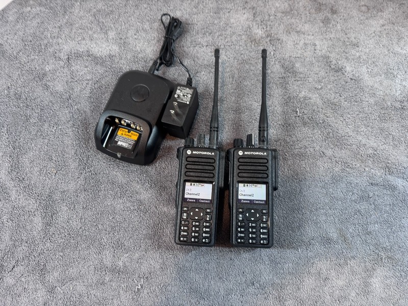 Pair of Motorola XPR7550e UHF MOTOTRBO Two Way Radios 403-512 MHz AAH56RDN9RA1AN