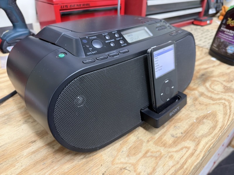 Sony ZS-S2iP CD Player Radio AM/FM iPod Dock Stereo Boombox – TESTED –