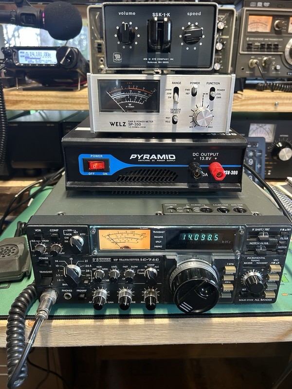 Icom IC-740 HF Mono Band Ham Radio Transceiver SSB CW AM w/ Power Supply & Meter
