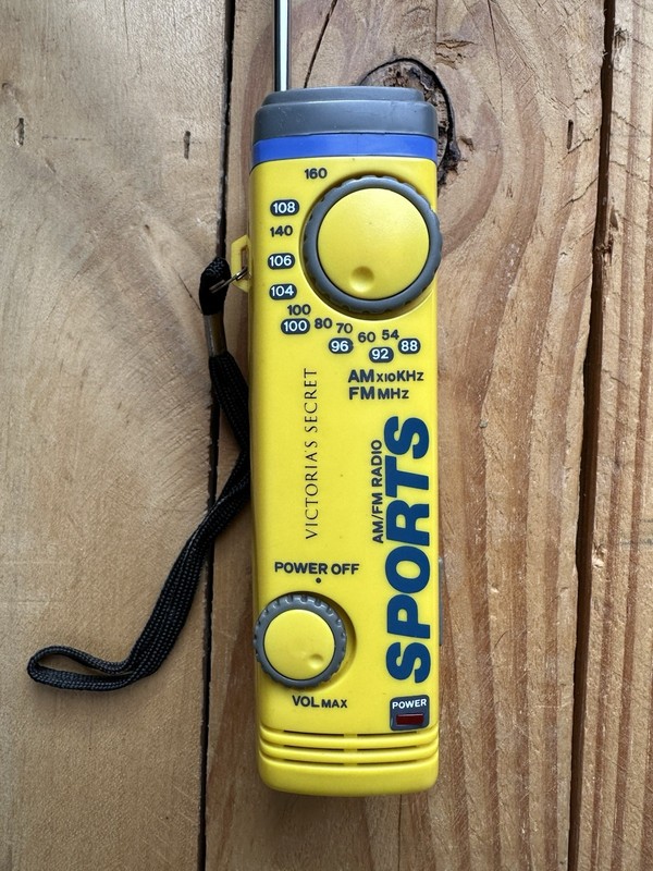 VTG Yellow Sports Stylish AM/ FM Pocket Radio Hand Strap 90s Style Tested Works