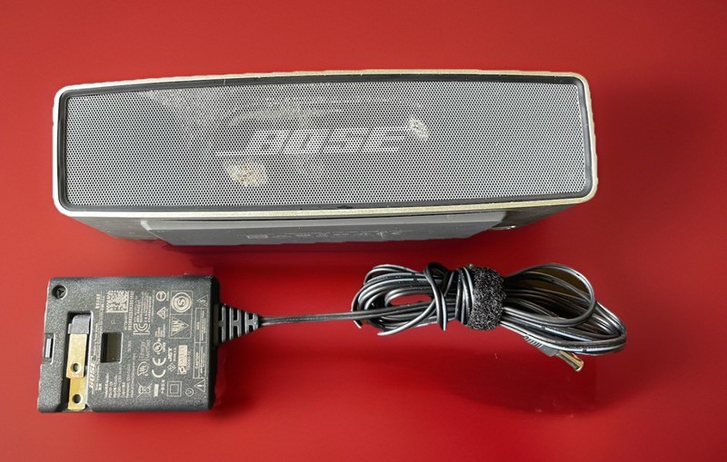 Bose SoundLink Mini I Bluetooth Speaker Silver /Bose Deep Bass Great Sound