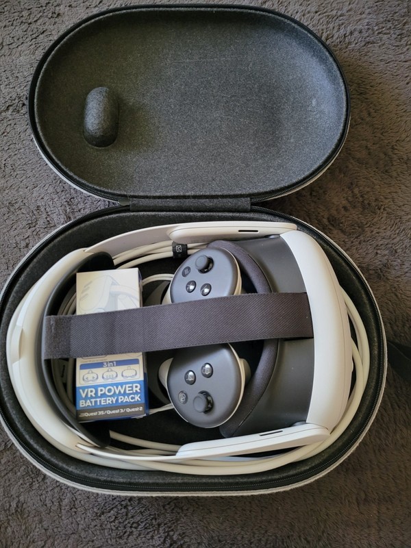 Meta Quest 3 512gb/used vy little/case/ Elite Head Strap /battery/charging cable