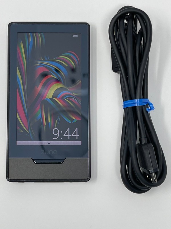 Microsoft Zune HD FM Radio 64GB Digital Media Video WMA MP3/MP4 Player Black