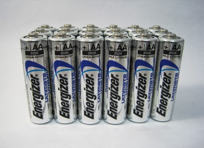 Energizer L91 Ultimate Lithium AA 1.5V Batteries 40 Pcs New + Free Holder