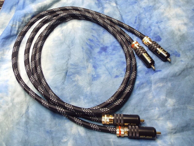 Maze Audio Reference RCA Cables Interconnects 1/2m 0.5m Locking Blk/Silver