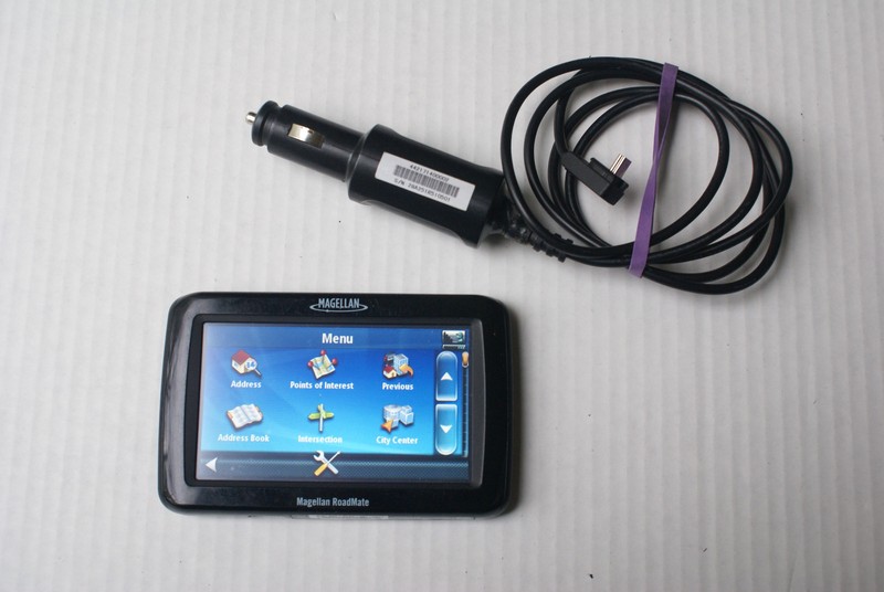 Magellan RoadMate 2036 Car GPS Navigator 4.3″ Screen + Free Life Time Map Update
