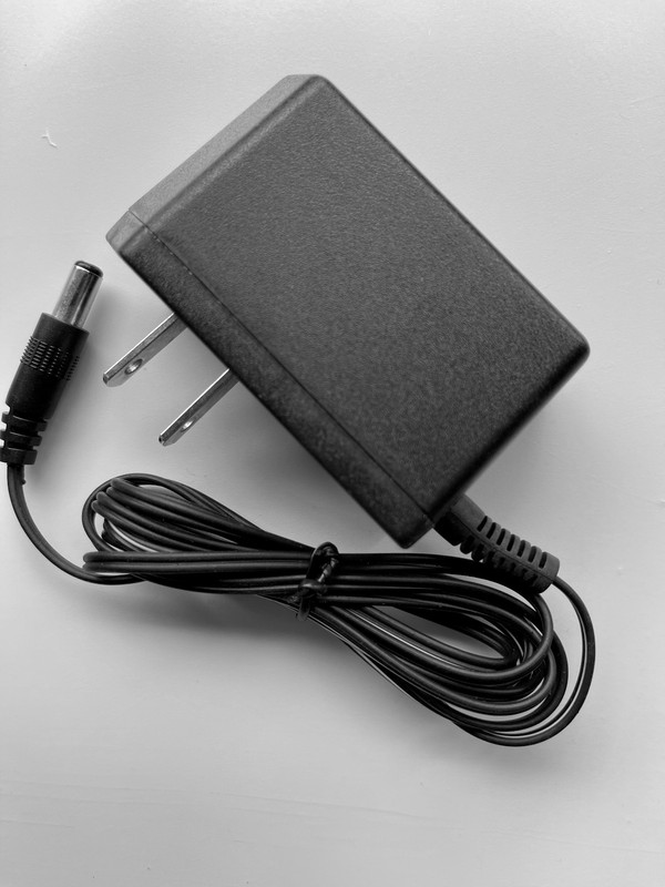 15pcs/lot  9V 1A AC/DC Adapter Input 100-240AC 50-60Hz Center Negative 5.5/2.1mm