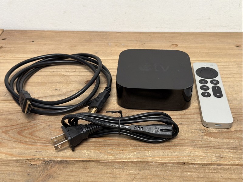 Apple TV 32GB Media Streamer 1080P – Black A1625 MHY93CL/A Used