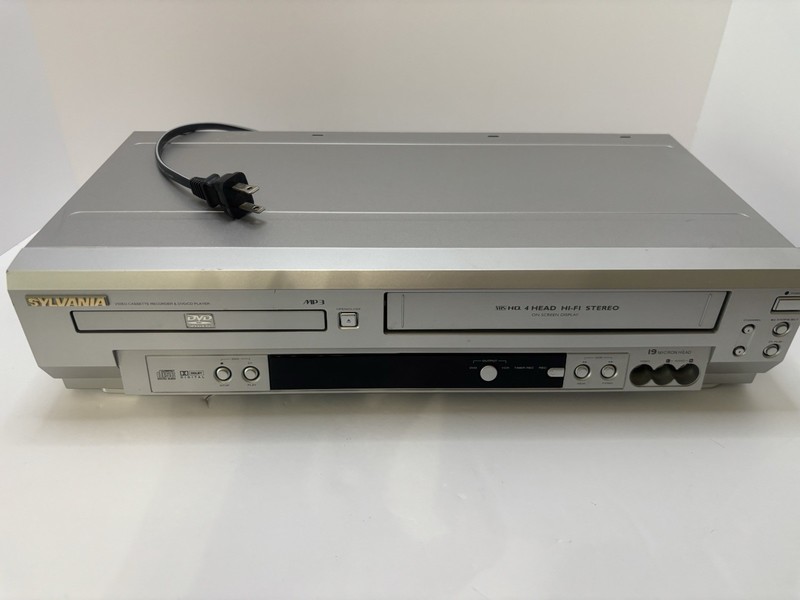 Sylvania SSD803 Combo VCR/DVD Player No Remote – Working!