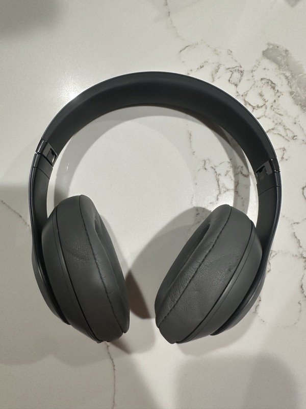 Beats by Dr. Dre Studio3 Wireless Over Ear Headphones – Gray