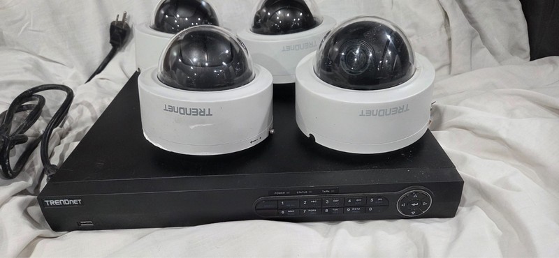 TRENDnet 8-Channel H.265 1080p HD PoE+ NVR & 4 ITV-IP420P 3MP Motor PTZ cameras