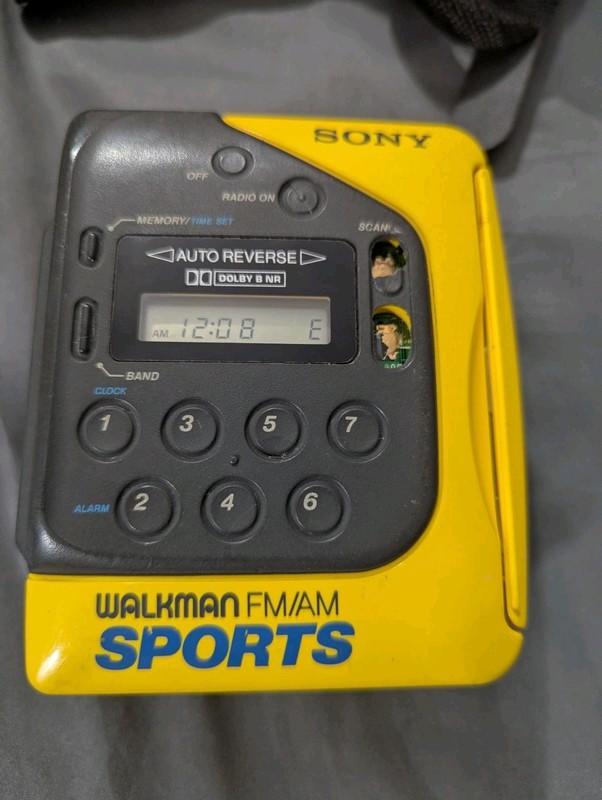 Sony Walkman Sports am / fm yellow WM-F2078 PARTS UNIT POWERS ON motor runs read
