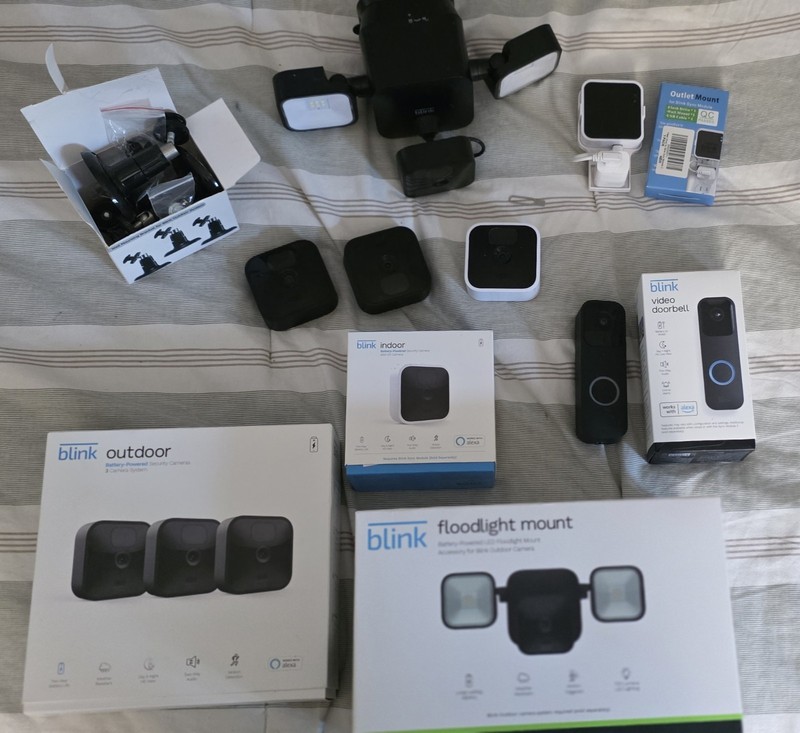 Lot of 3 Blink Outdoor, 1 indoor, doorbell, & Blink Floodlight with module