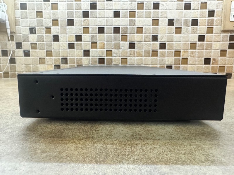Monoprice Blackbird 4K 4x4 HDMI Matrix | HDR, 18Gbps, YCbCr 4:4:4 HDCP 2.2 15750 gallery