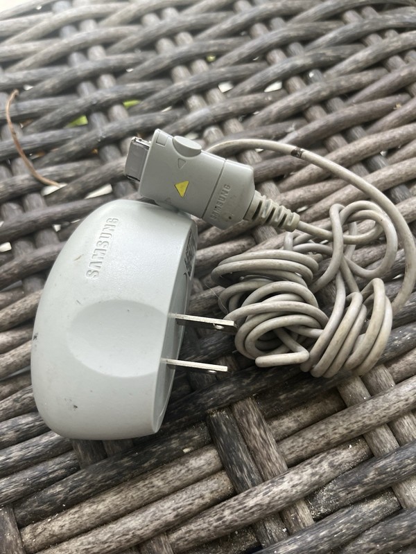 Samsung TAD137JSE Phone Charger for SGH-X475 SGH-X495/T209 SGH-X496 5V 0.7A OEM