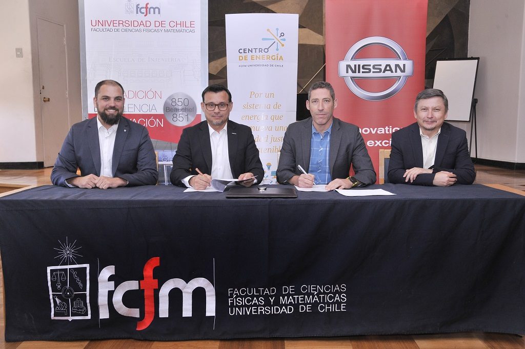 Centro de Energía de la U. de Chile y Nissan, firman convenio de electromovilidad