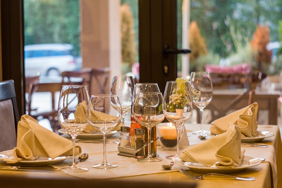 Restaurantes y distanciamiento social: Cómo las aplicaciones empujan la reactivación con la reserva de mesas