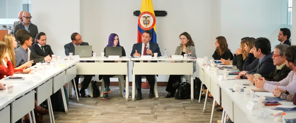 Colombia: MinTIC lidera la Mesa Internacional de Inteligencia Artificial para Colombia