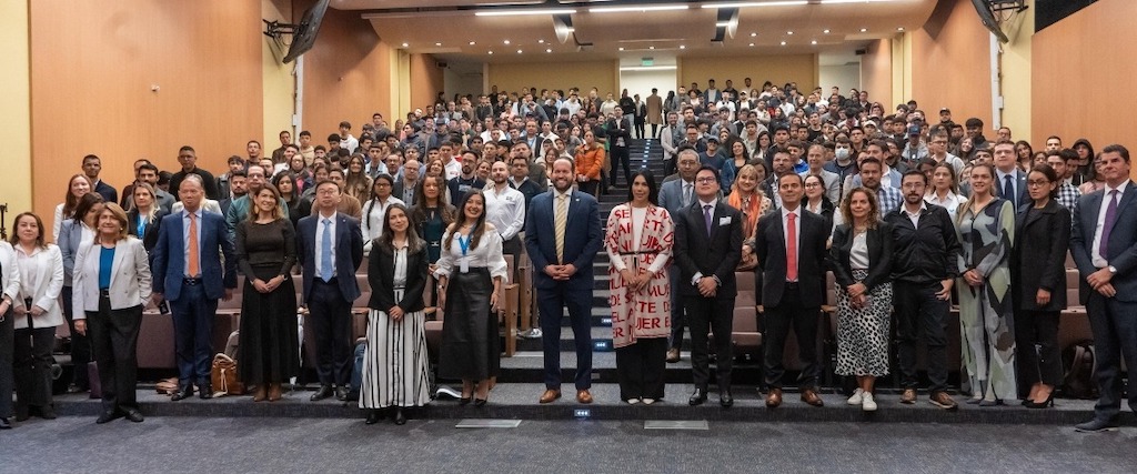 Colombia: Abiertas las inscripciones para AvanzaTEC 2025, programa que revolucionará la educación digital de 35.000 colombianos