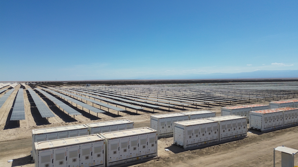 En María Elena inaguran la planta solar con almacenamiento más grande de Latinoamérica