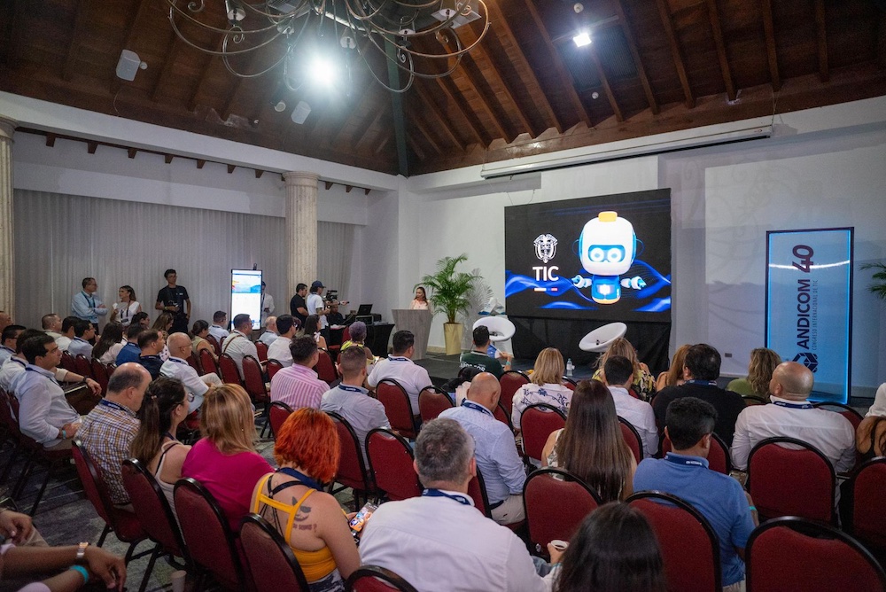 Colombia: Ministerio TIC lanza ‘Robi’ y ‘GOV.CO 2.0’, herramientas inteligentes que modernizan la interacción digital con el Estado