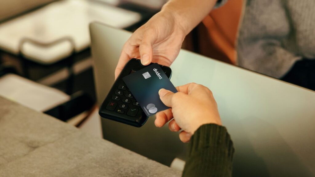 Llega a Perú cuenta en dólares digital para todo ciudadano con pasaporte vigente