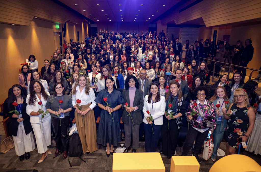Colombia: «La tecnología nos impulsa a avanzar juntas, porque con cada mujer que aprende y enseña, acercamos al país a la verdadera equidad» Ministra TIC, Carina Murcia