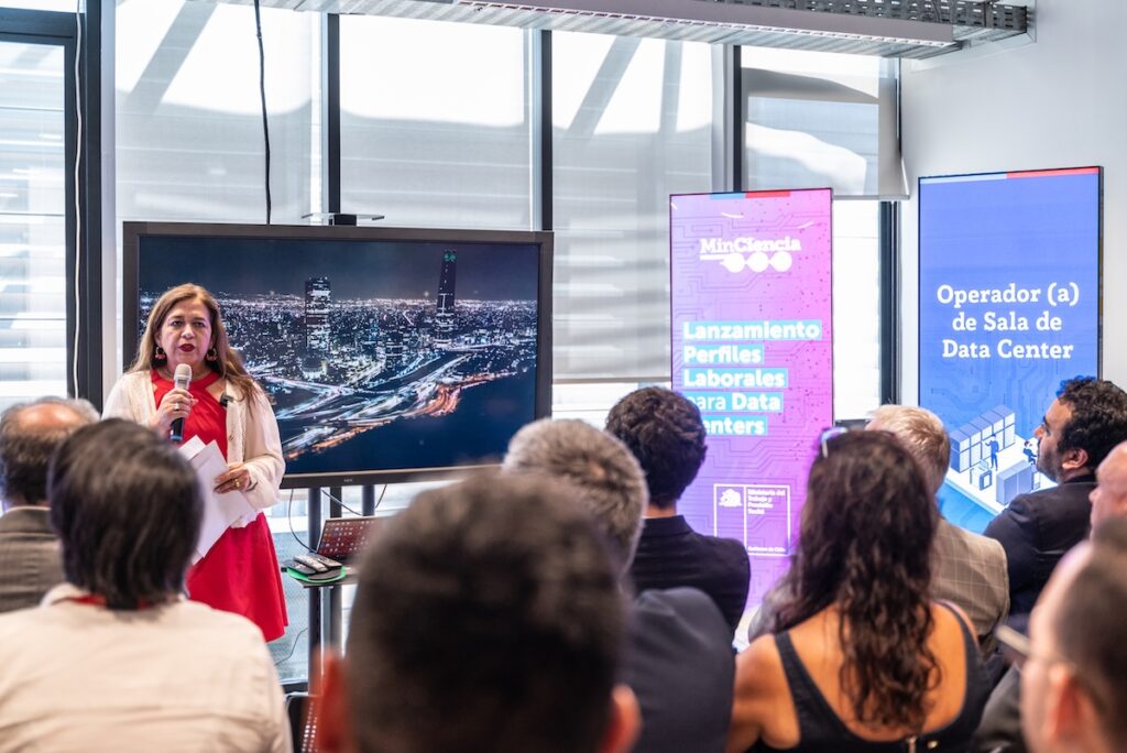 Ministerio de Ciencia y ChileValora presentan nuevos perfiles laborales para la industria de data centers en Chile