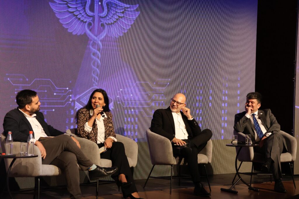 Expertos y autoridades coinciden en que el gran desafío de la IA en salud está en acelerar la adopción y la interoperabilidad