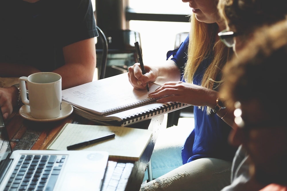 ¿Cómo los agentes de IA aceleran la competitividad de las empresas familiares?